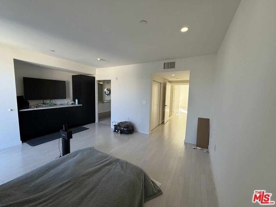 7917 Willoughby Avenue - Photo 18