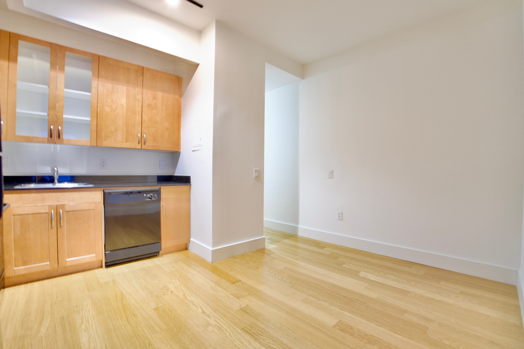 63 Wall Street - Photo 1
