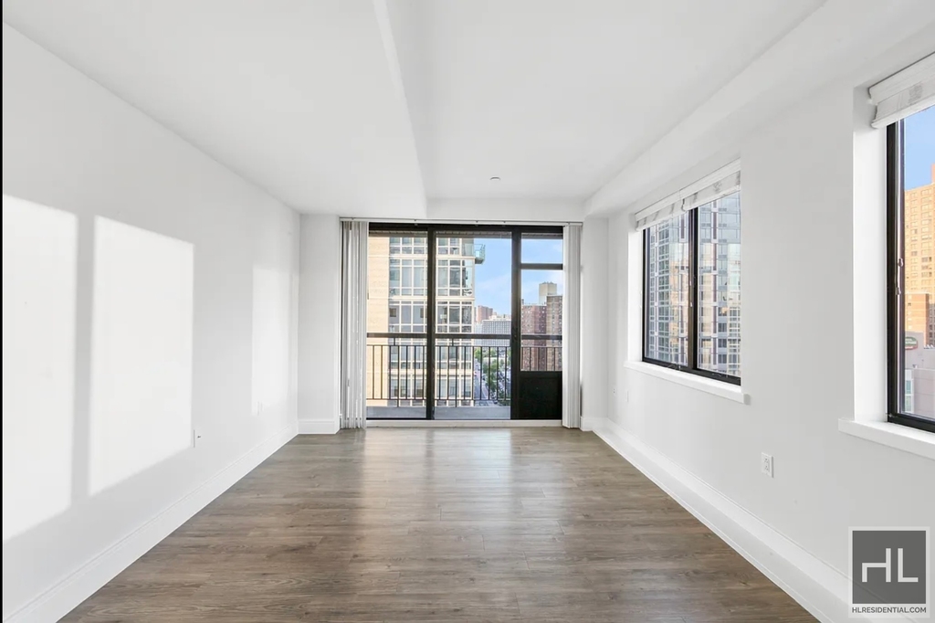 East 91st Street - Photo 3