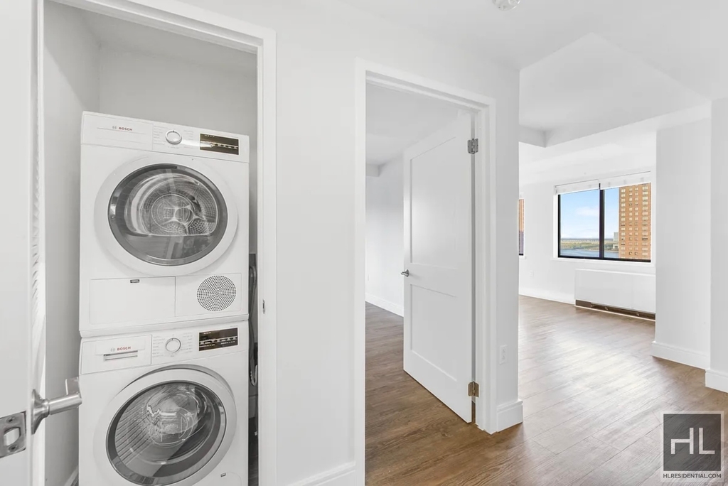 East 91st Street - Photo 2