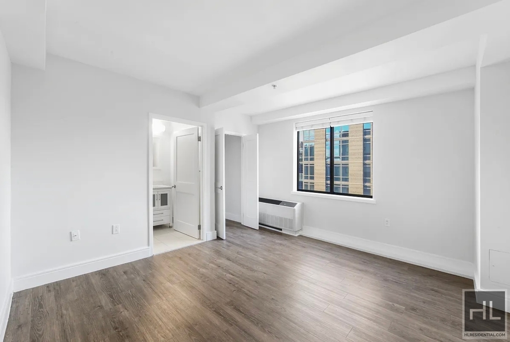 East 91st Street - Photo 5