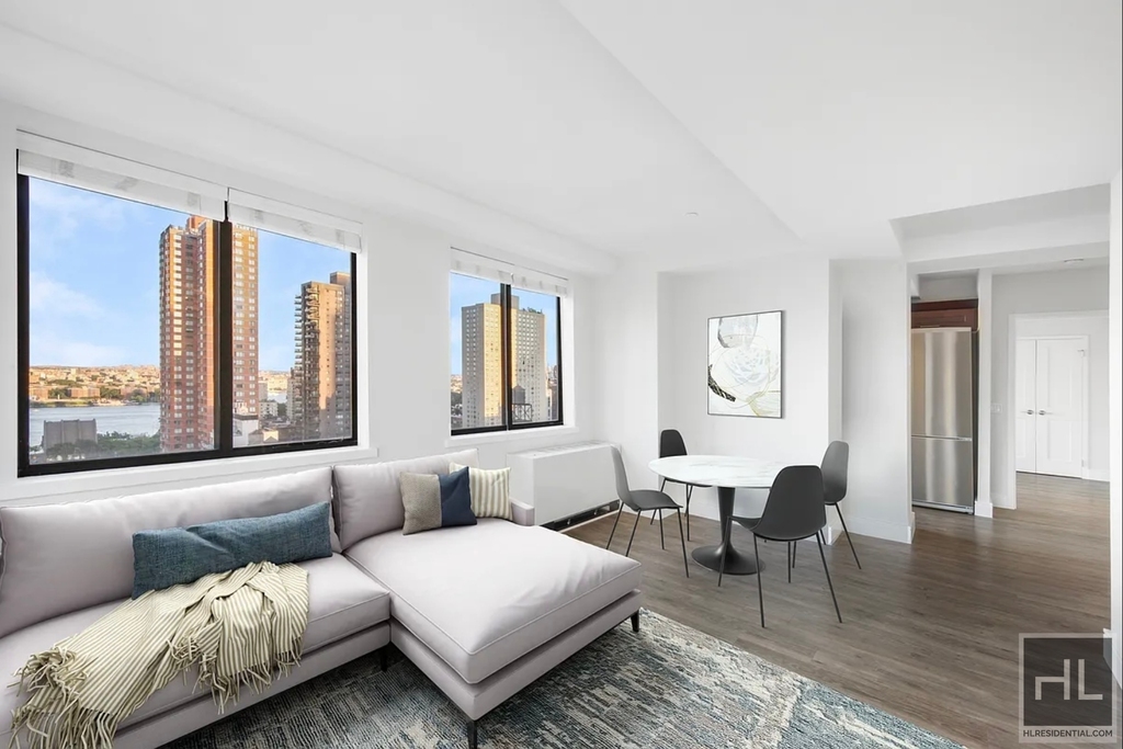 East 91st Street - Photo 6