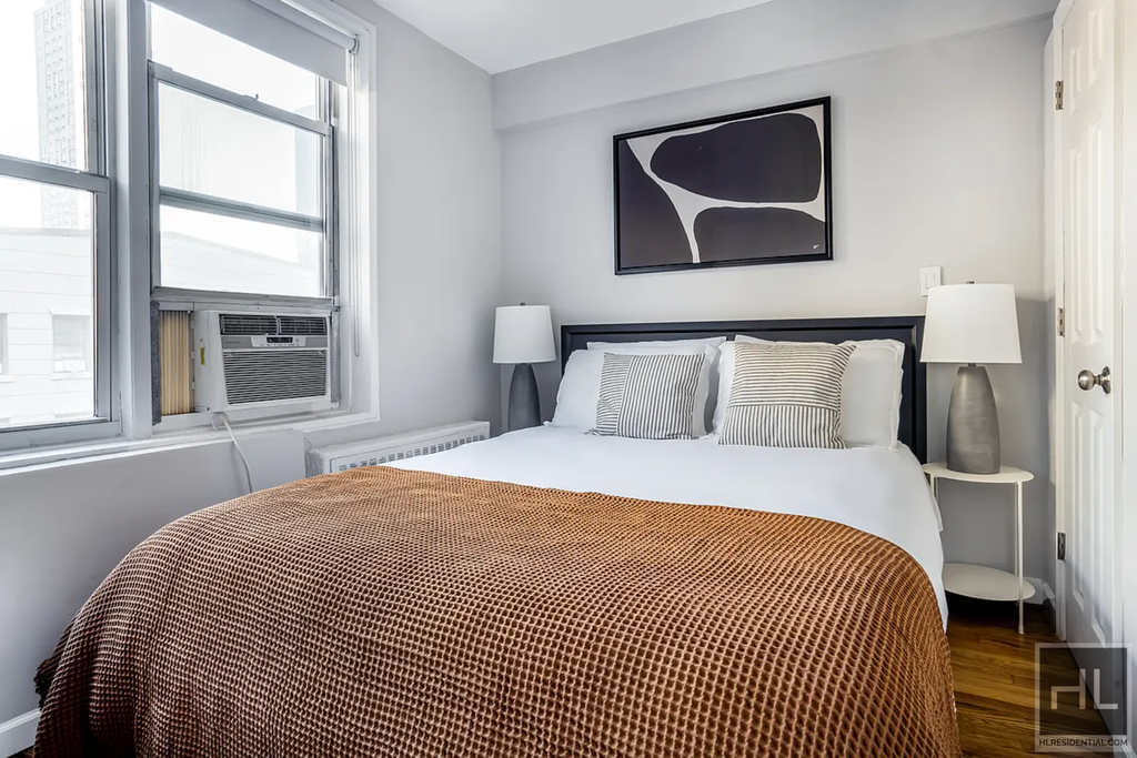 East 58 Street - Photo 2
