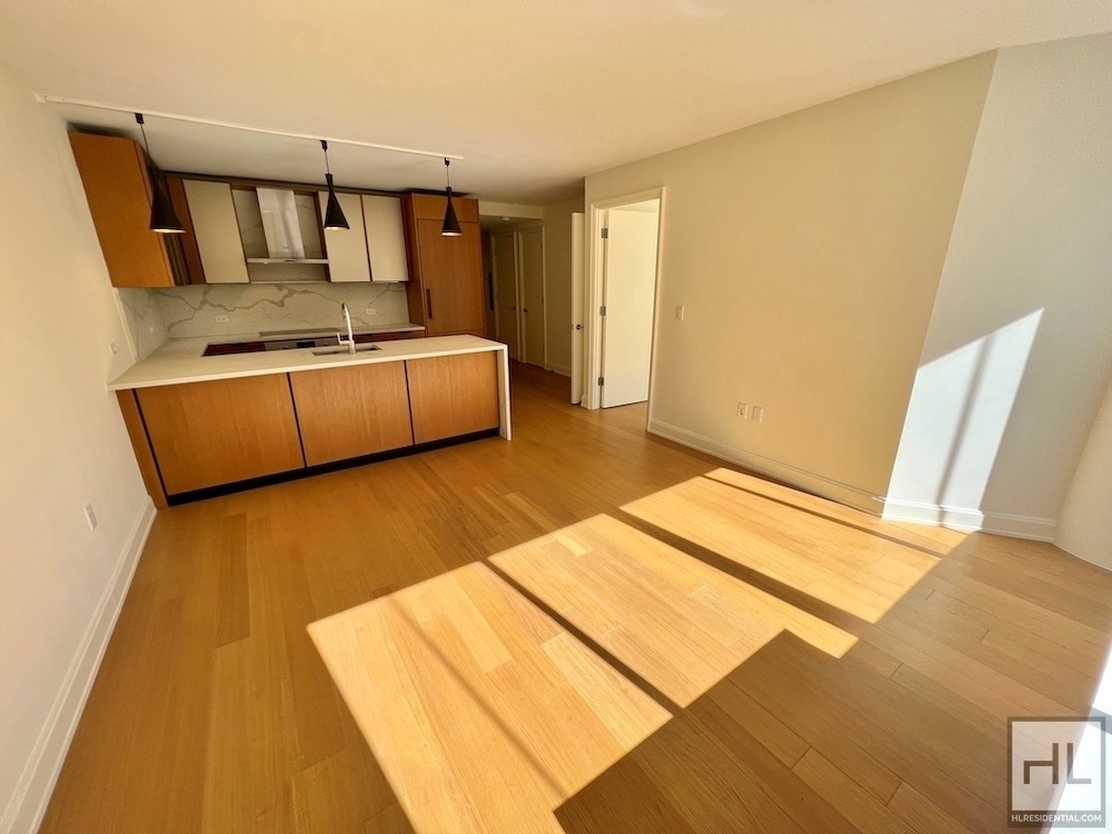 East 54 Street - Photo 2