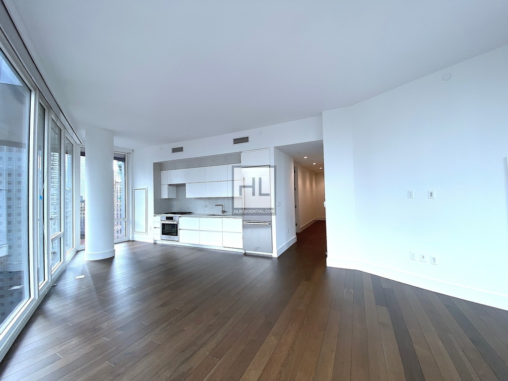 East 44th Street - Photo 2
