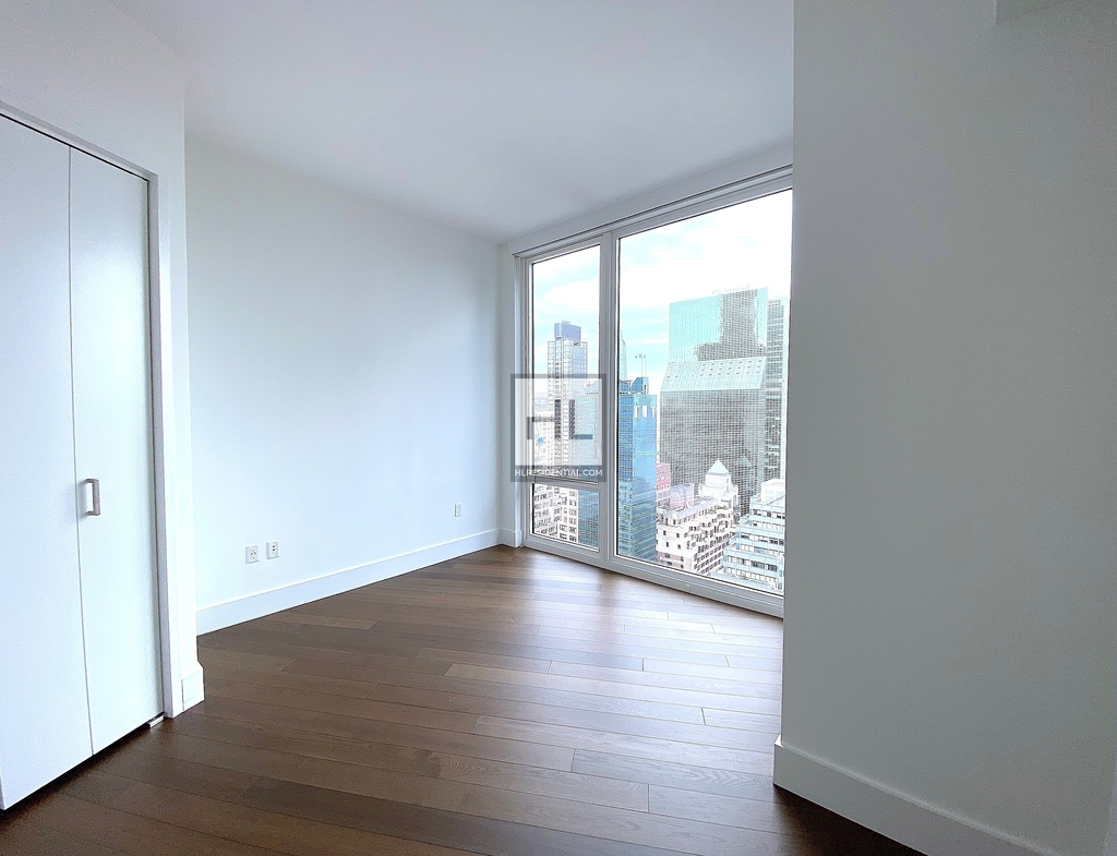 East 44th Street - Photo 3