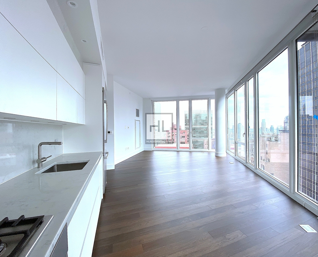 East 44th Street - Photo 1