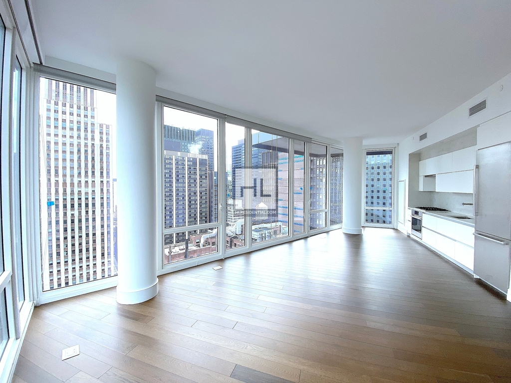 East 44th Street - Photo 0