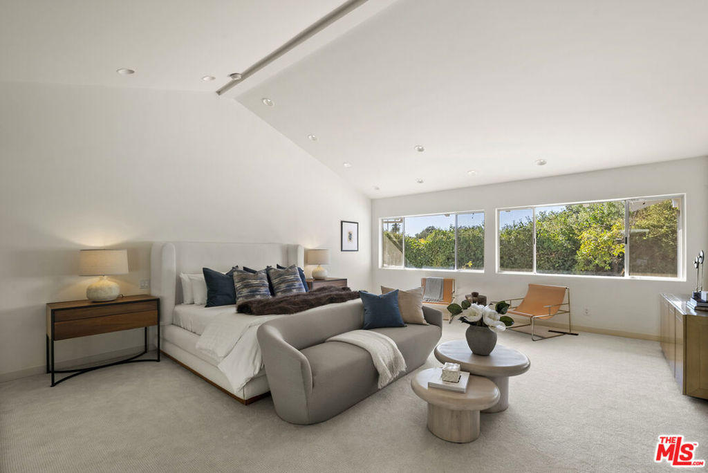 811 N Hillcrest Road - Photo 4