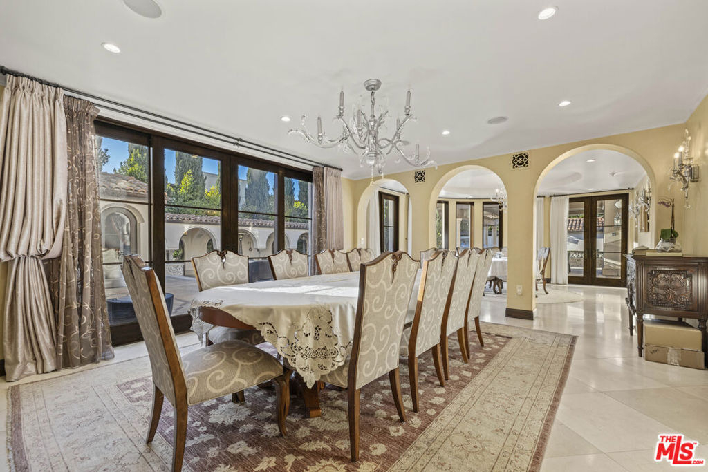 803 N Roxbury Drive - Photo 12
