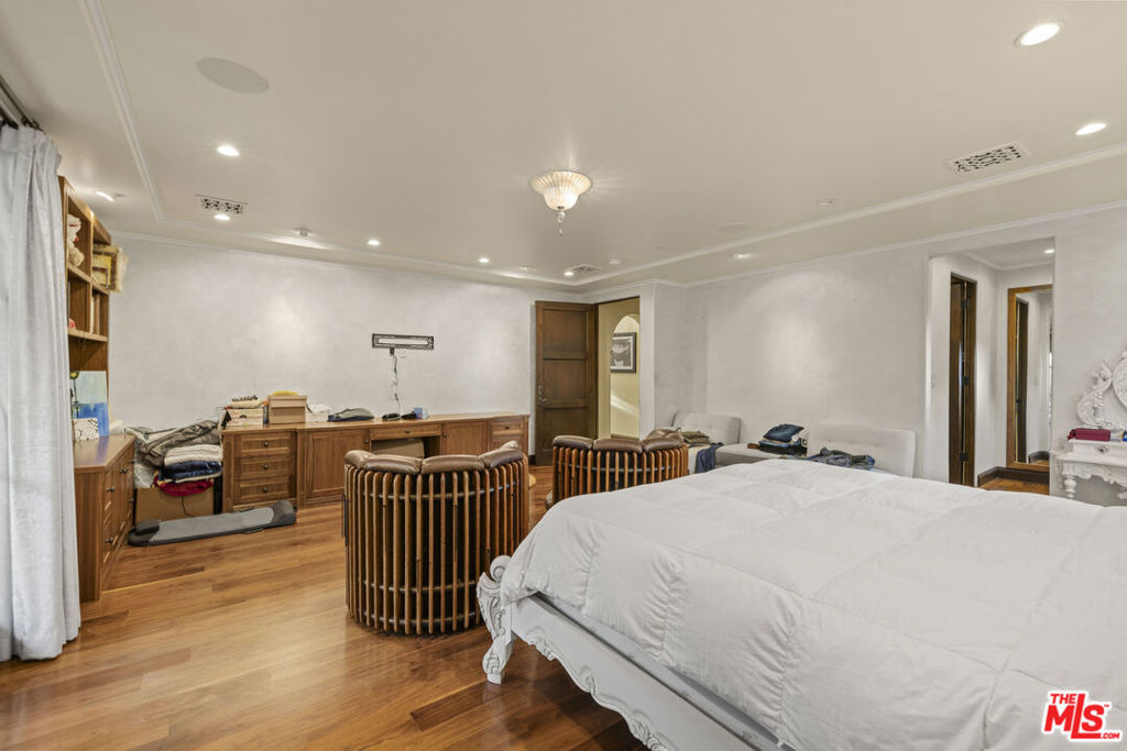 803 N Roxbury Drive - Photo 18