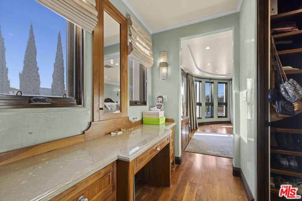 803 N Roxbury Drive - Photo 33