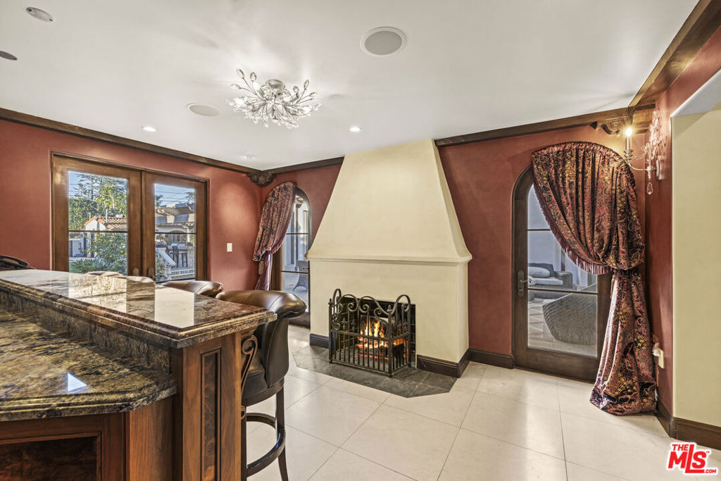 803 N Roxbury Drive - Photo 5