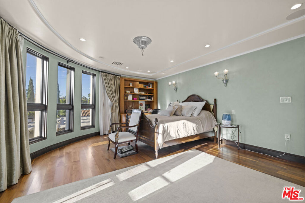 803 N Roxbury Drive - Photo 29