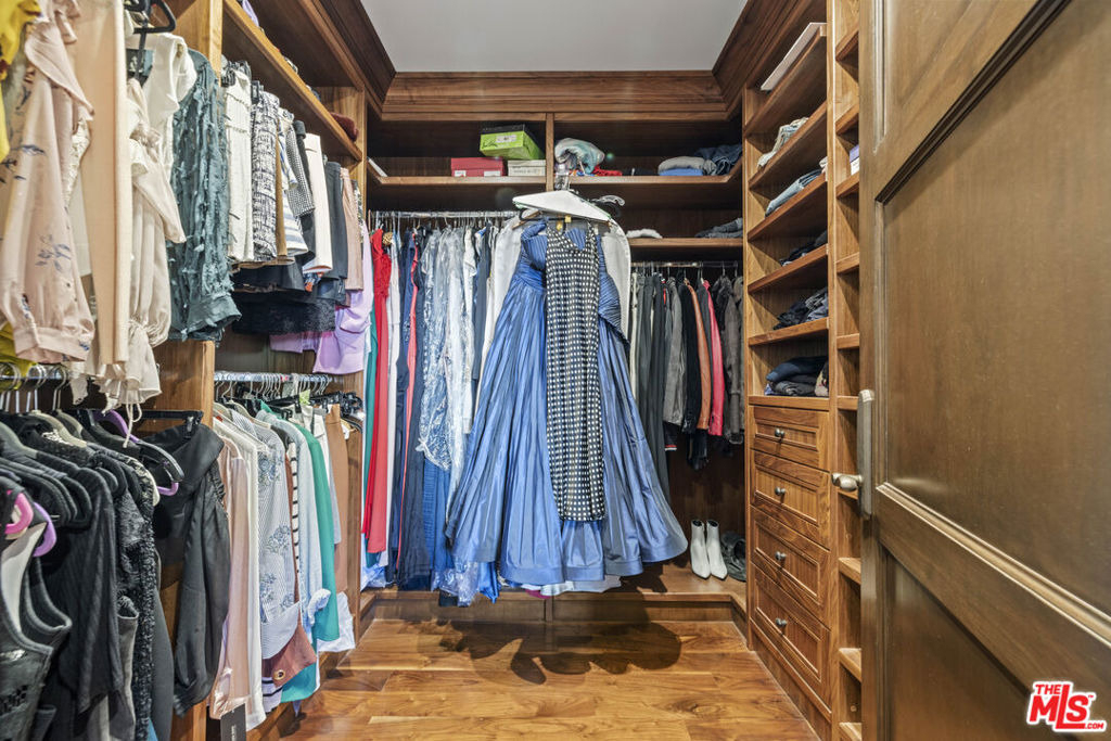 803 N Roxbury Drive - Photo 20