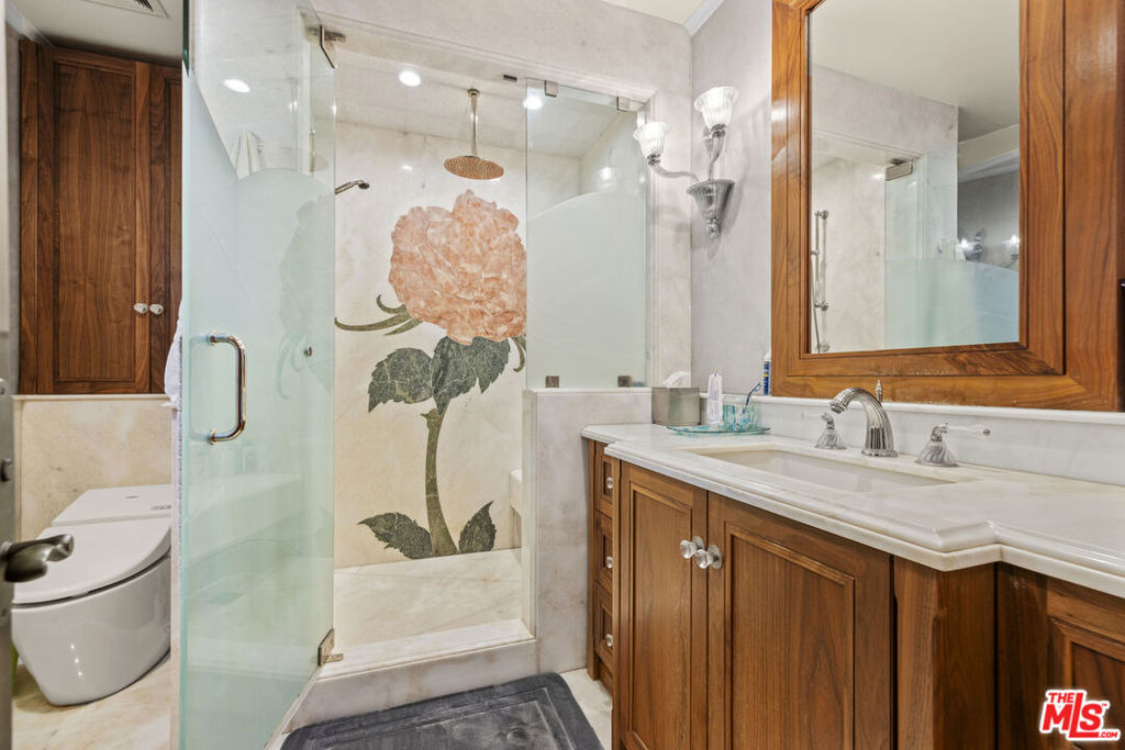 803 N Roxbury Drive - Photo 19