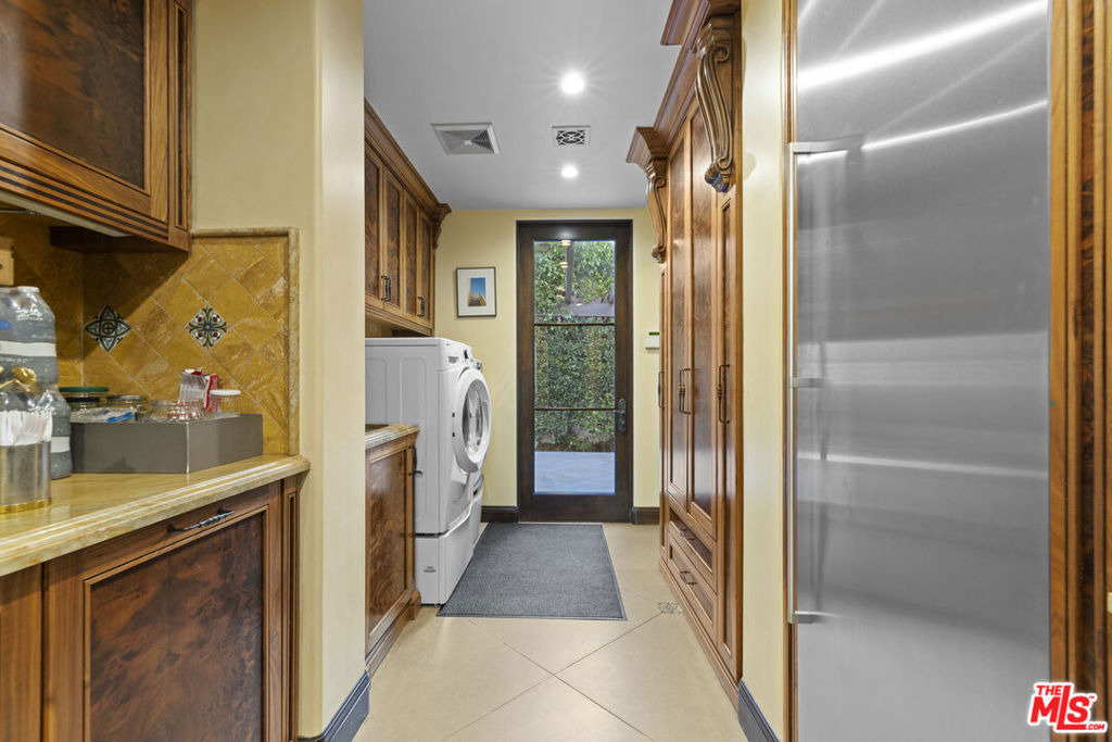 803 N Roxbury Drive - Photo 39