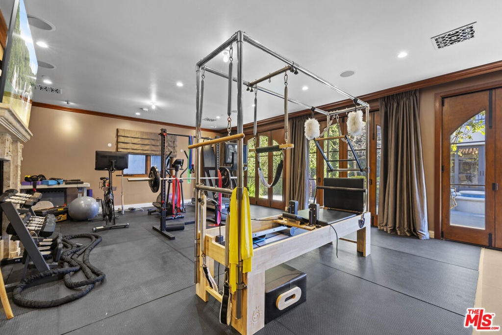 803 N Roxbury Drive - Photo 45