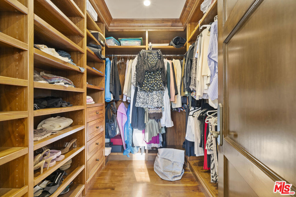 803 N Roxbury Drive - Photo 30