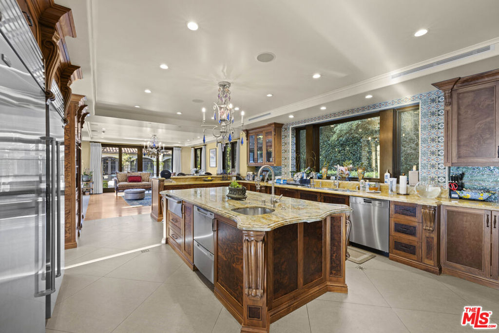 803 N Roxbury Drive - Photo 44