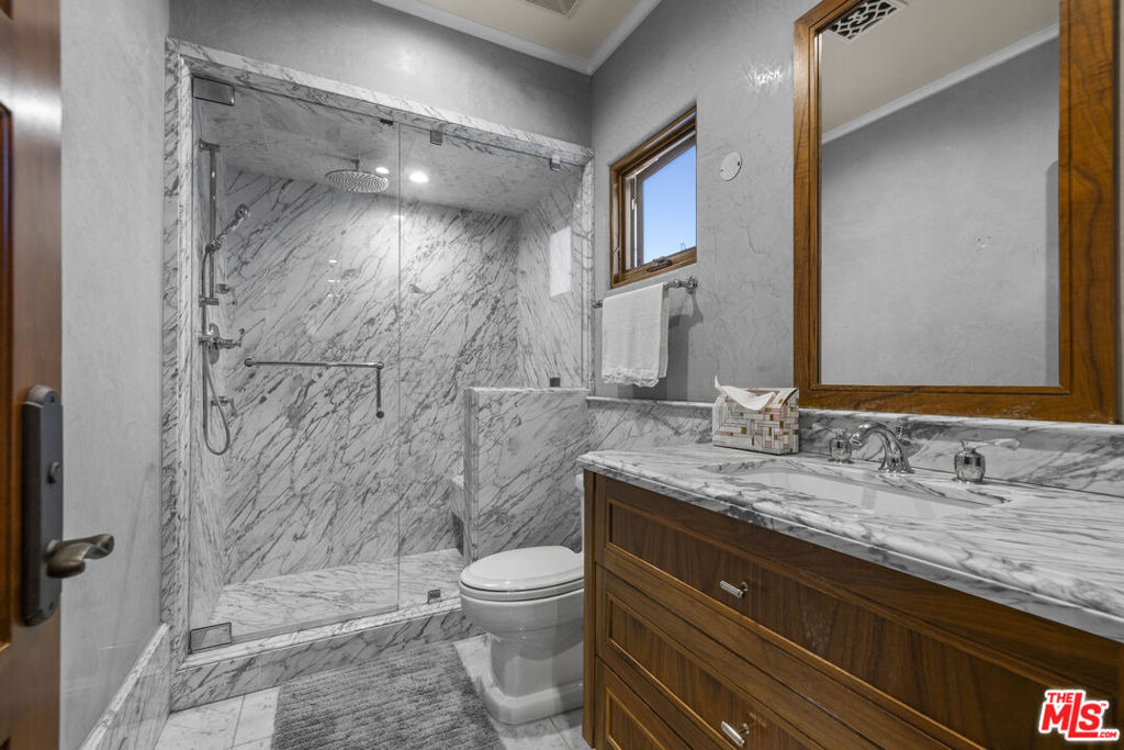 803 N Roxbury Drive - Photo 38