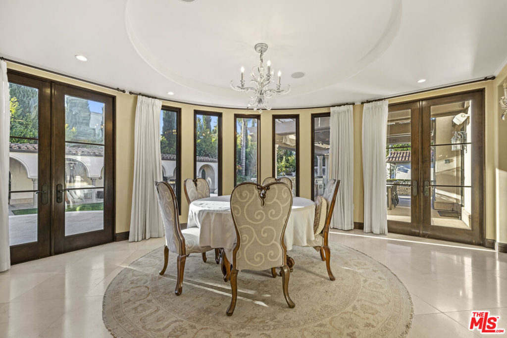 803 N Roxbury Drive - Photo 9
