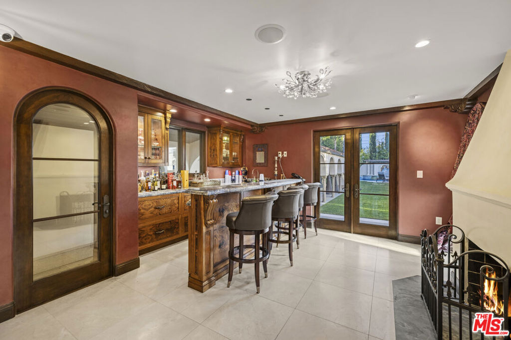 803 N Roxbury Drive - Photo 4