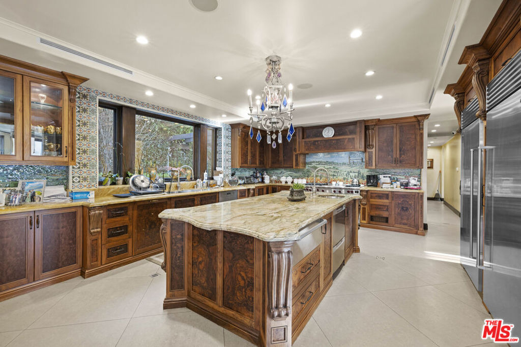 803 N Roxbury Drive - Photo 40