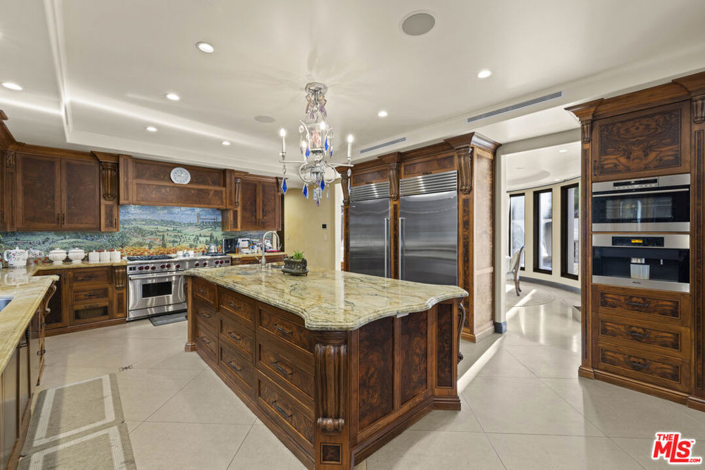 803 N Roxbury Drive - Photo 41
