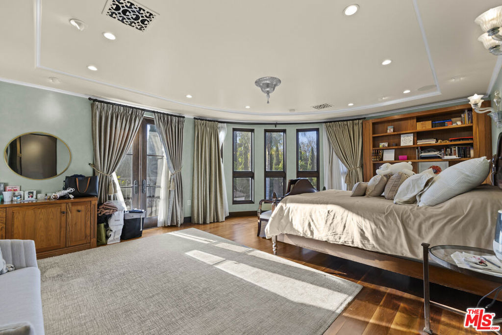 803 N Roxbury Drive - Photo 28