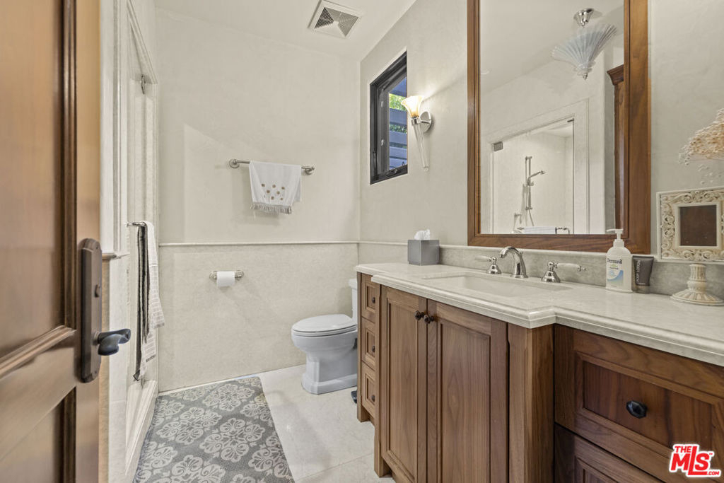803 N Roxbury Drive - Photo 36