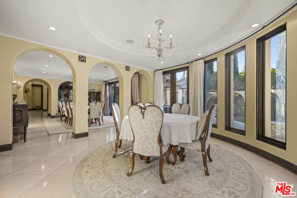 803 N Roxbury Drive - Photo 10