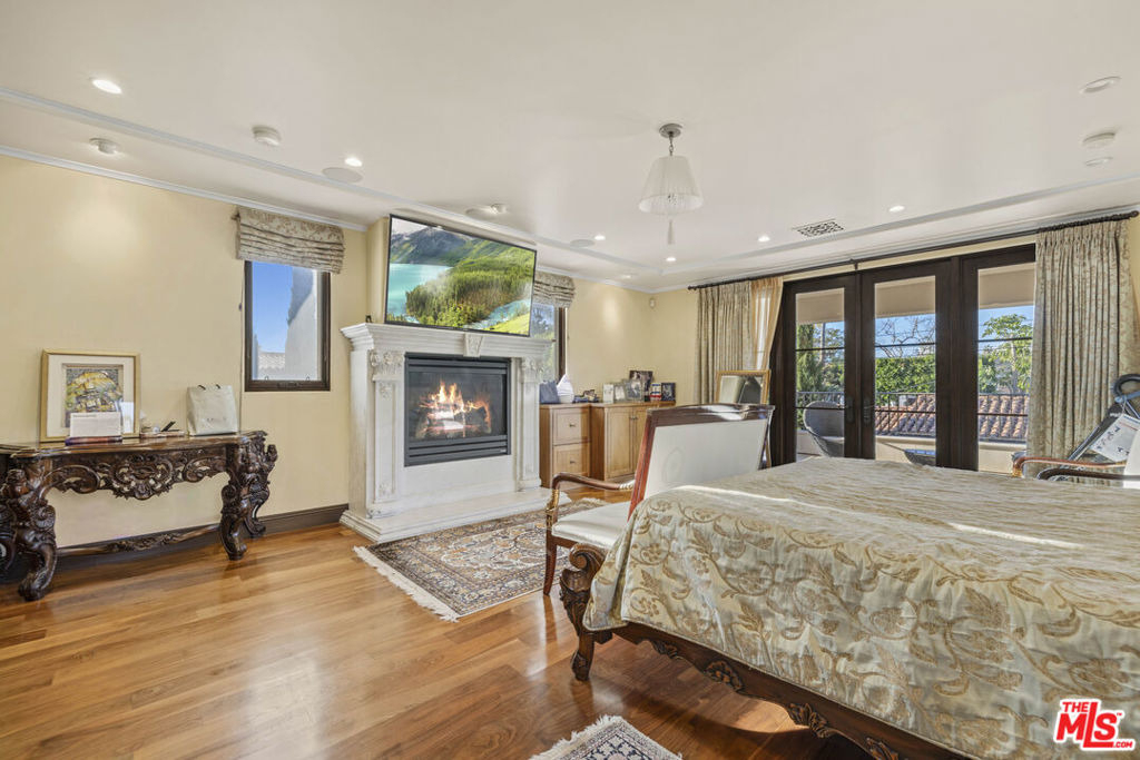 803 N Roxbury Drive - Photo 22