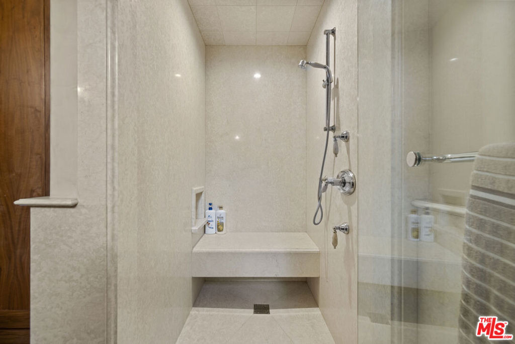 803 N Roxbury Drive - Photo 37