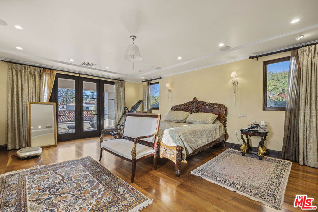803 N Roxbury Drive - Photo 21