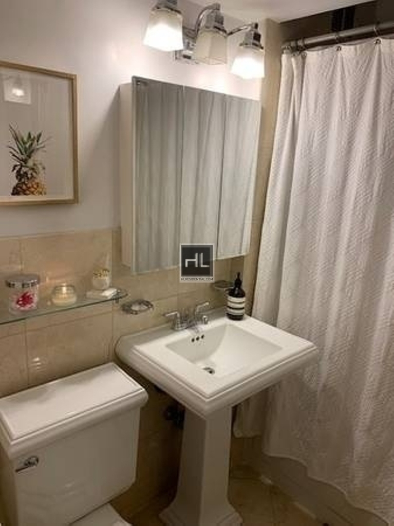 East 25th Street - Photo 10