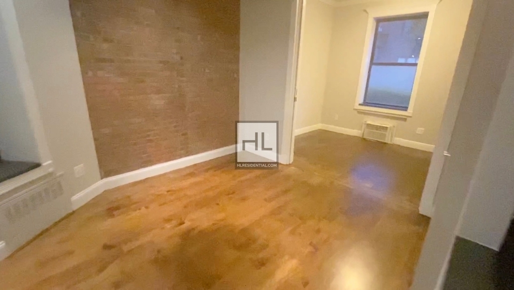 East 25th Street - Photo 3