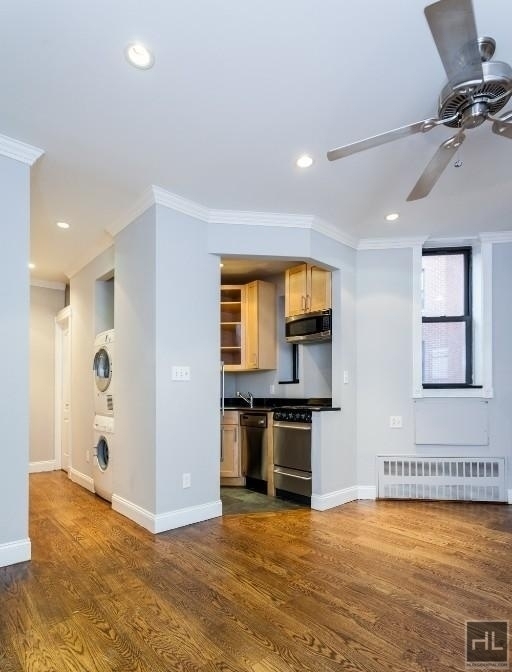 East 25th Street - Photo 18