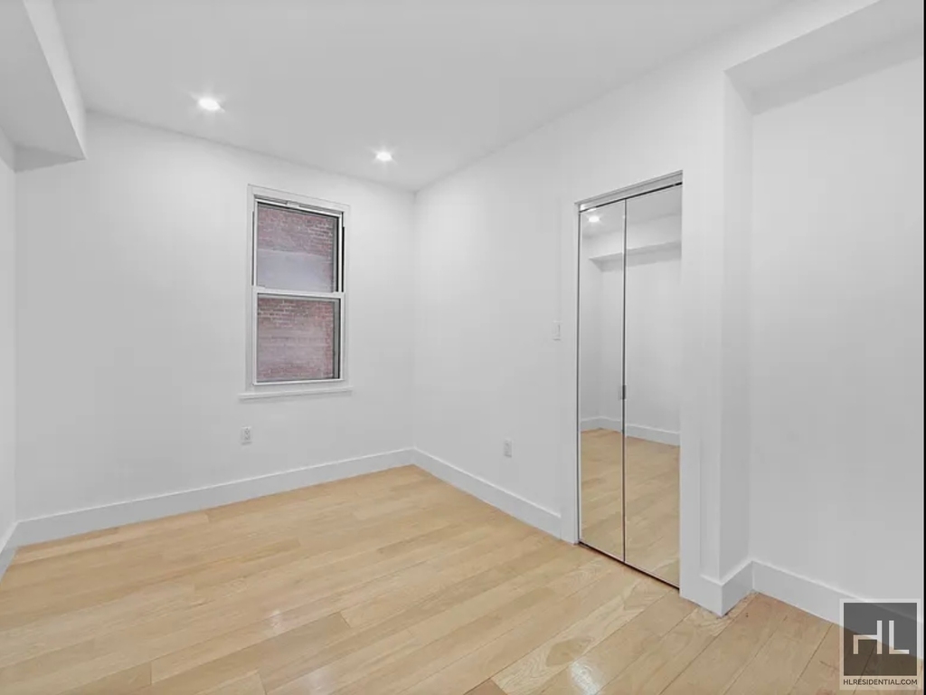 East 63rd Street - Photo 5