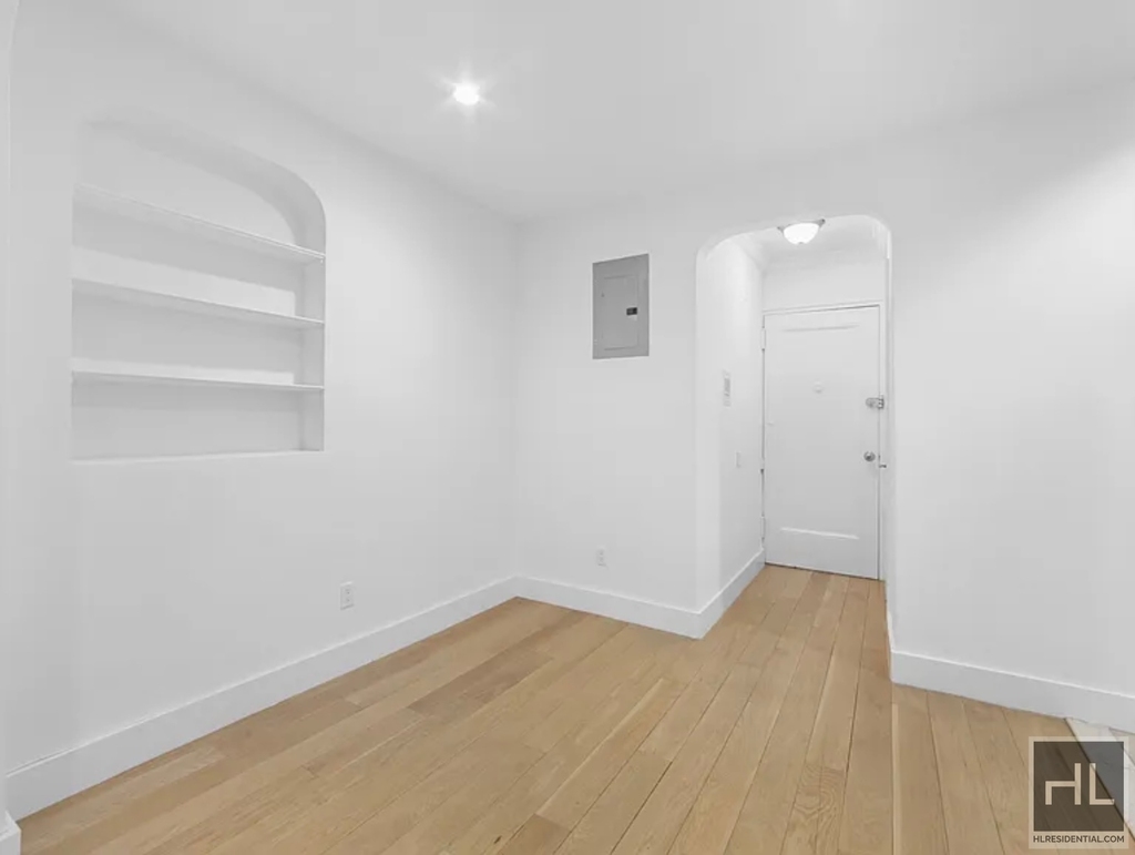 East 63rd Street - Photo 0