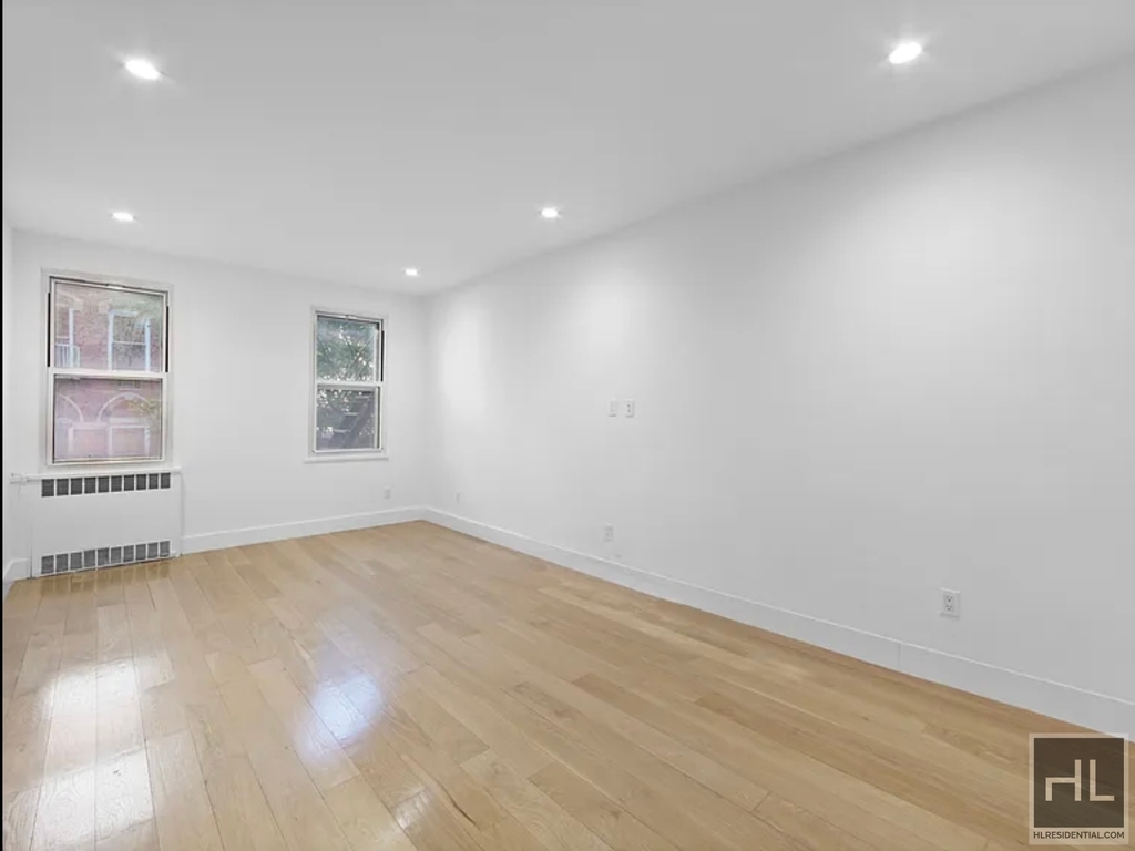East 63rd Street - Photo 4