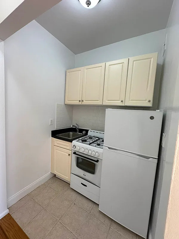 303 East 90th Street - Photo 3