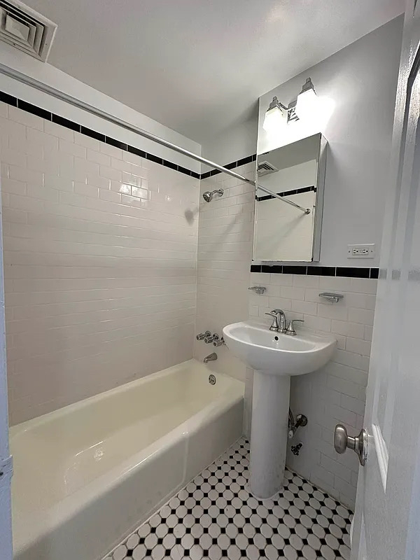 303 East 90th Street - Photo 4