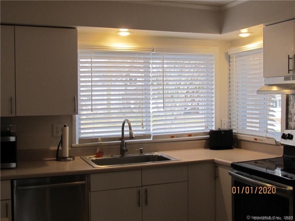11 Bond Street - Photo 8