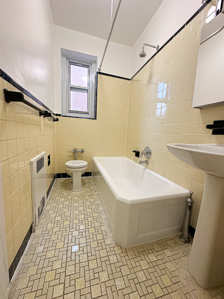 111-23 76th Road - Photo 4