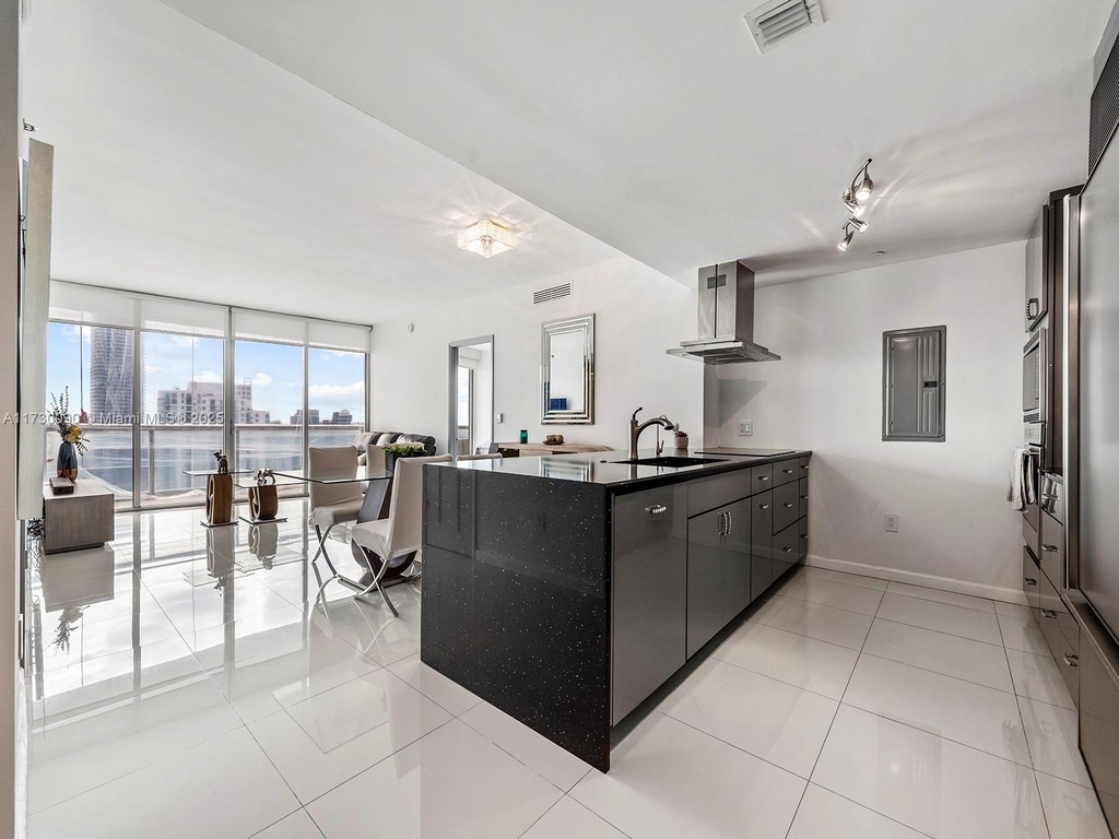 495 Brickell Ave - Photo 2