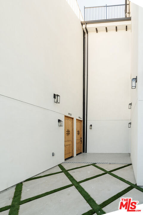 1954 S Garth Avenue - Photo 27