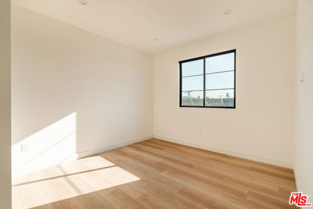 1954 S Garth Avenue - Photo 15