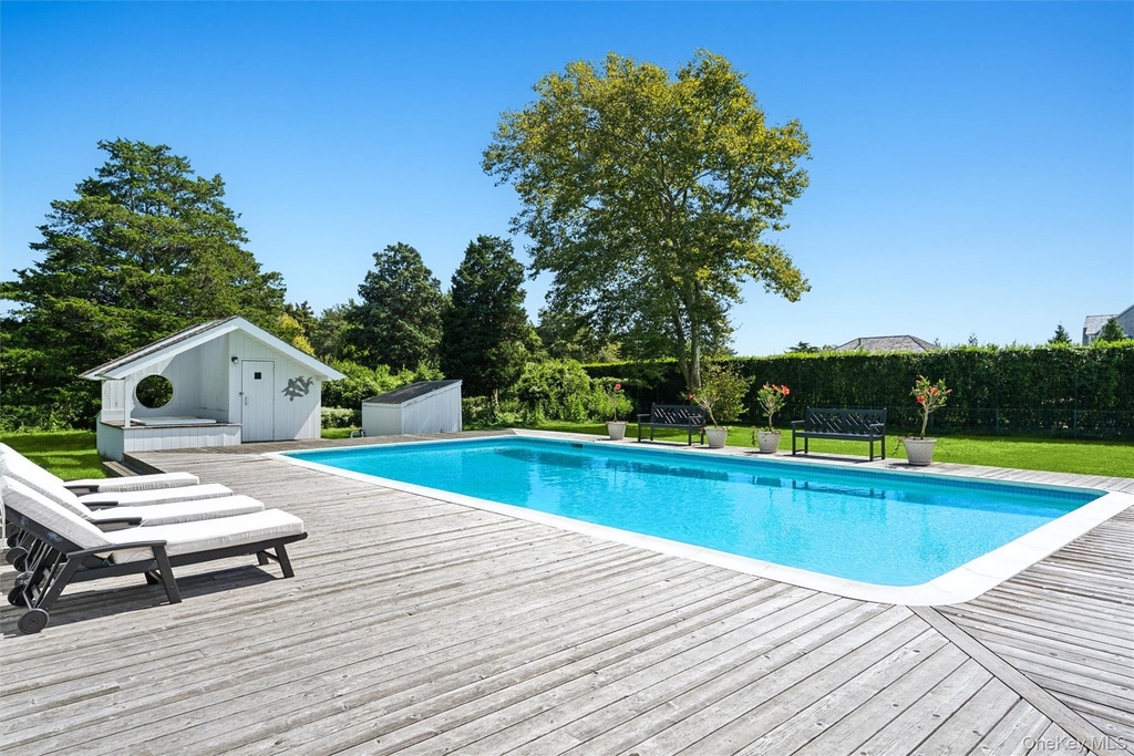 18 Quogo Neck Lane - Photo 1