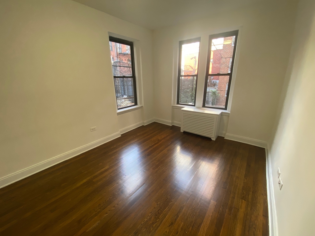 West 12th Street - Photo 10